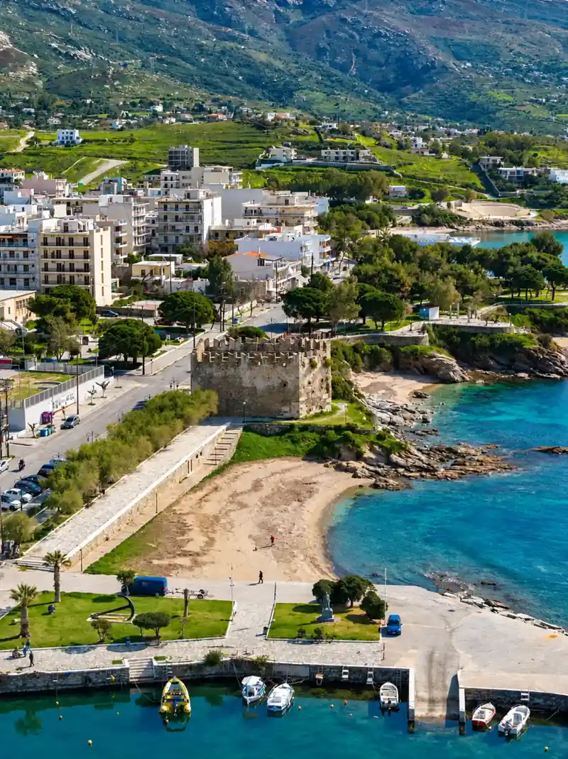 Το παράκτιο τοπίο και ο οικισμός στη Νότια Εύβοια